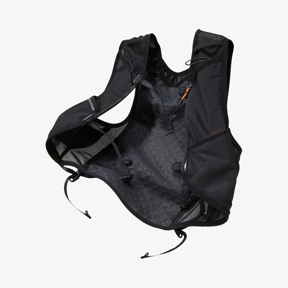 Spigen Dynamic Shield Running Vest A721, Size L - XL, Black AMP10225 - Image 2